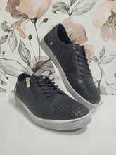 Load image into Gallery viewer, EG17 Black