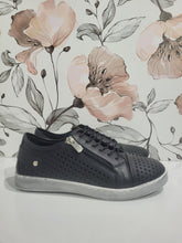 Load image into Gallery viewer, EG17 Black