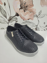 Load image into Gallery viewer, EG17 Black