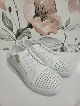 Load image into Gallery viewer, EG17 White