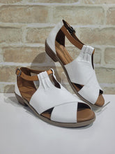 Load image into Gallery viewer, Digby White/Tan