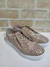 Load image into Gallery viewer, EG17P Taupe Print