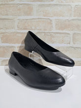 Load image into Gallery viewer, Zabrina Black