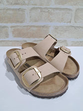 Load image into Gallery viewer, Arizona Big Buckle Sandcastle Nubuck Regular
