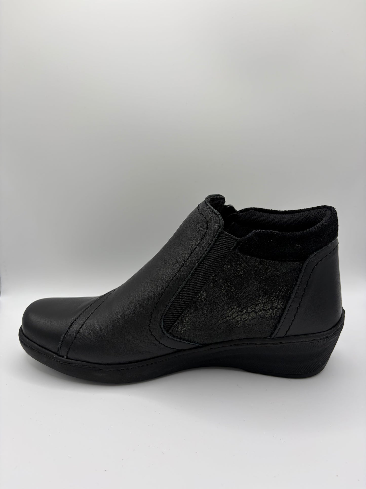 CP462-18 Black Combo