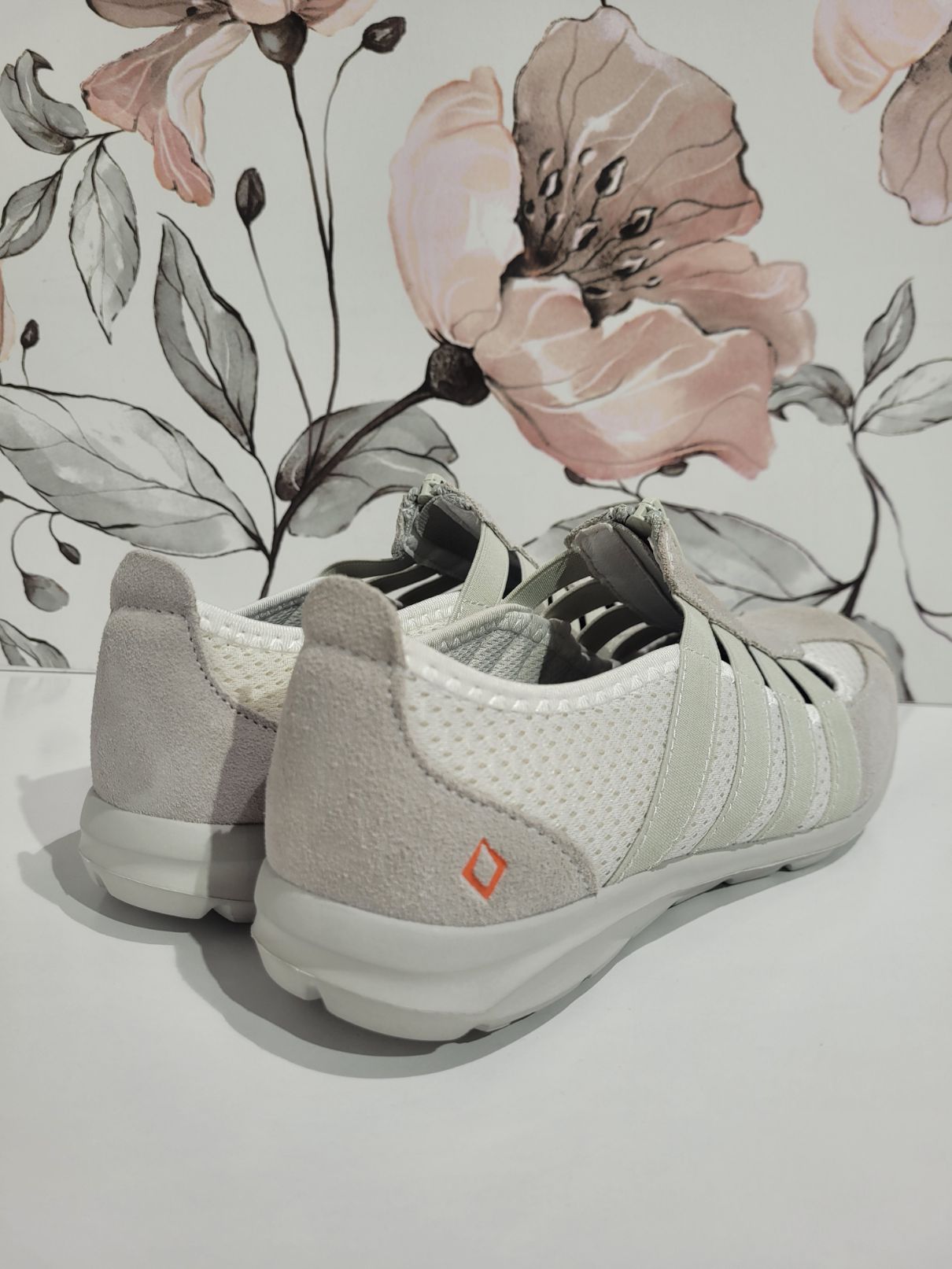 Christine Bone/taupe