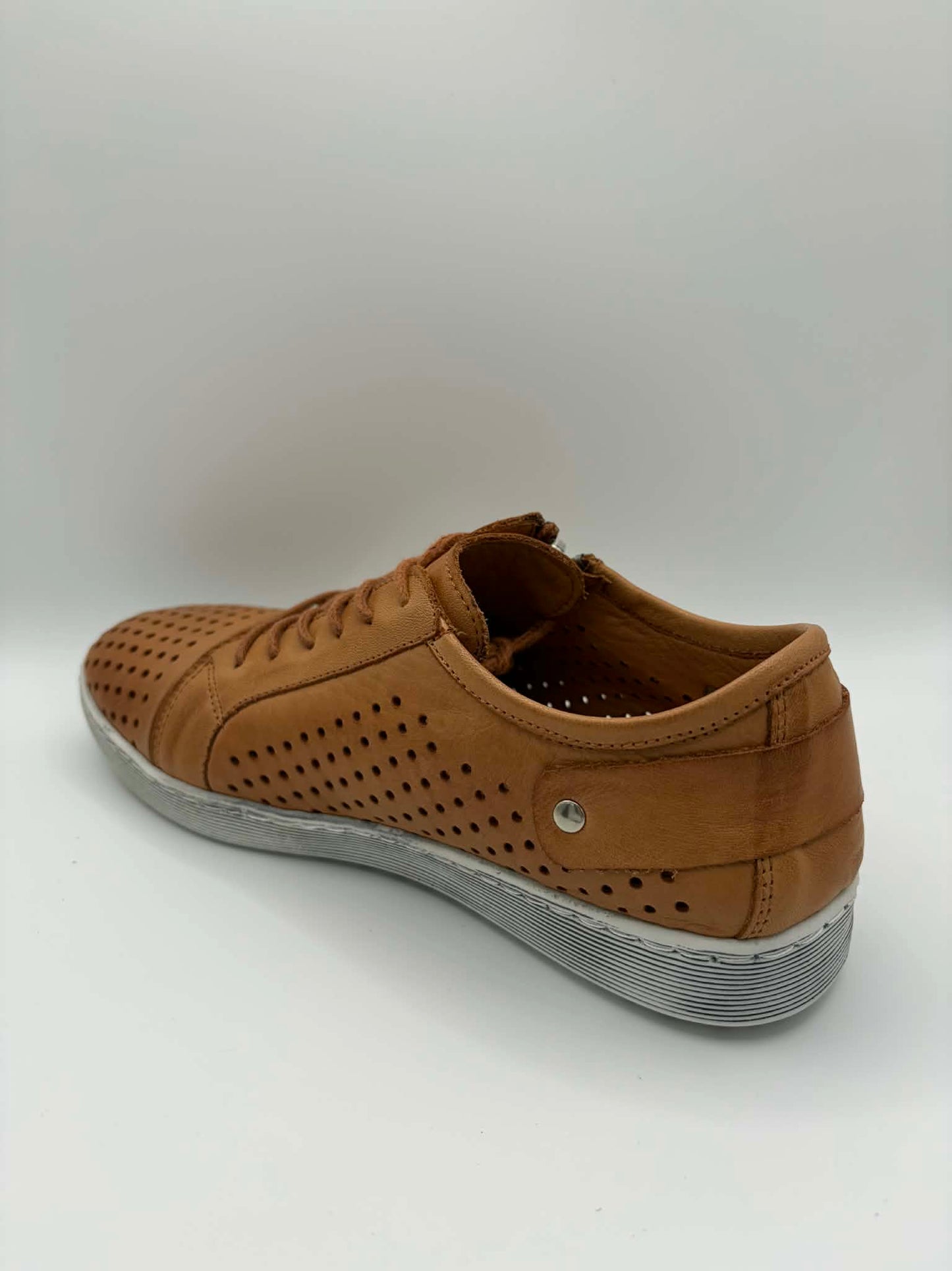 EG17 Tan