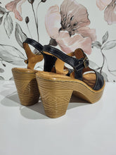 Load image into Gallery viewer, Mekleza Black Kayak