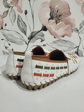 Load image into Gallery viewer, Totem White Multi