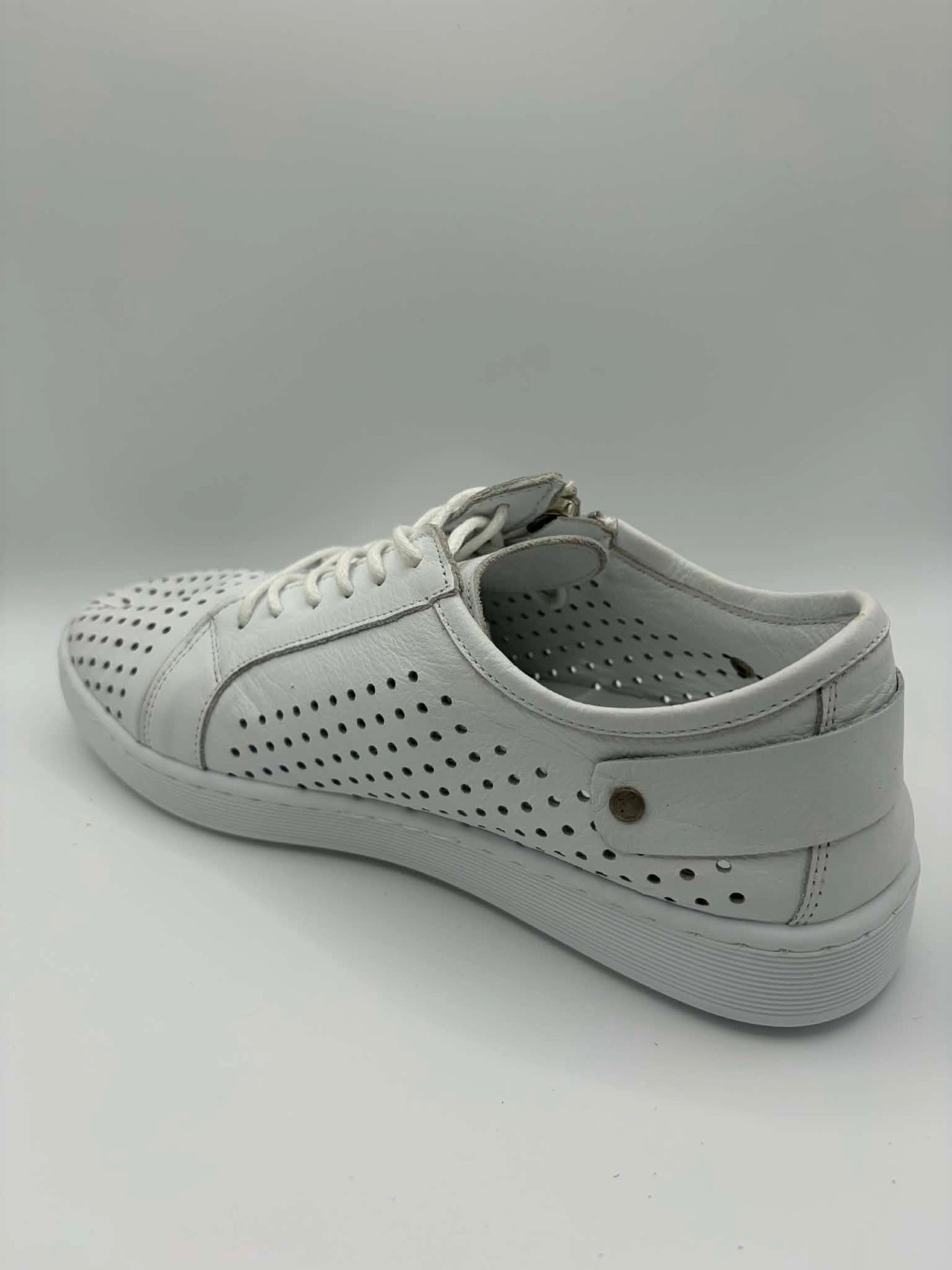 EG17 White