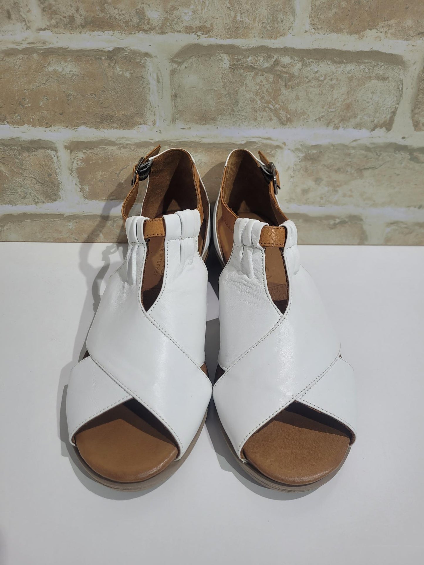 Digby White/Tan