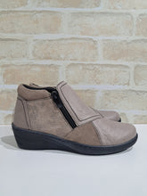Load image into Gallery viewer, CP462-18 Taupe Combo by Cabello
