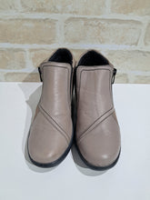 Load image into Gallery viewer, CP462-18 Taupe Combo by Cabello
