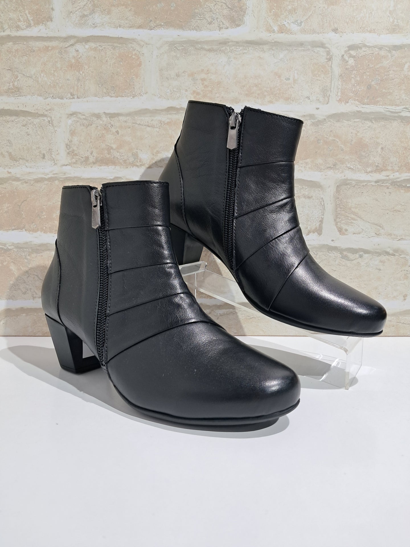 Elva Black by Cabello