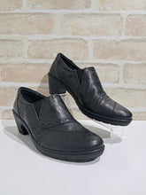 Load image into Gallery viewer, 5192-48 Black Crinkle by Cabello
