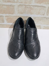 Load image into Gallery viewer, 5192-48 Black Crinkle by Cabello

