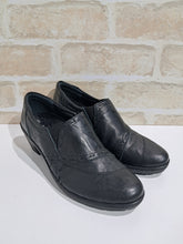 Load image into Gallery viewer, 5192-48 Black Crinkle by Cabello
