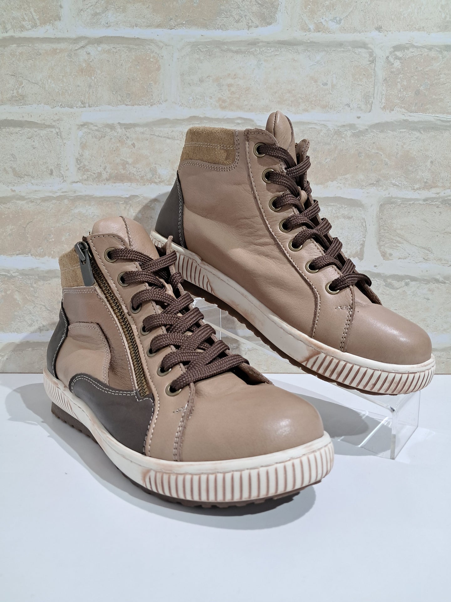 EG173 Latte by Cabello