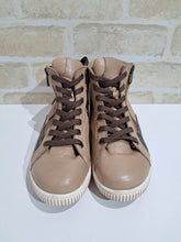 Load image into Gallery viewer, EG173 Latte by Cabello
