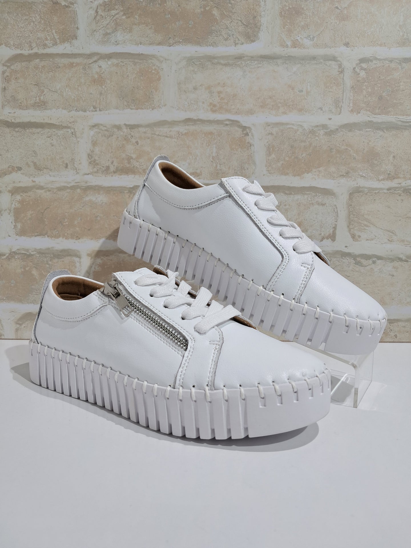 Medusa White by Baylane