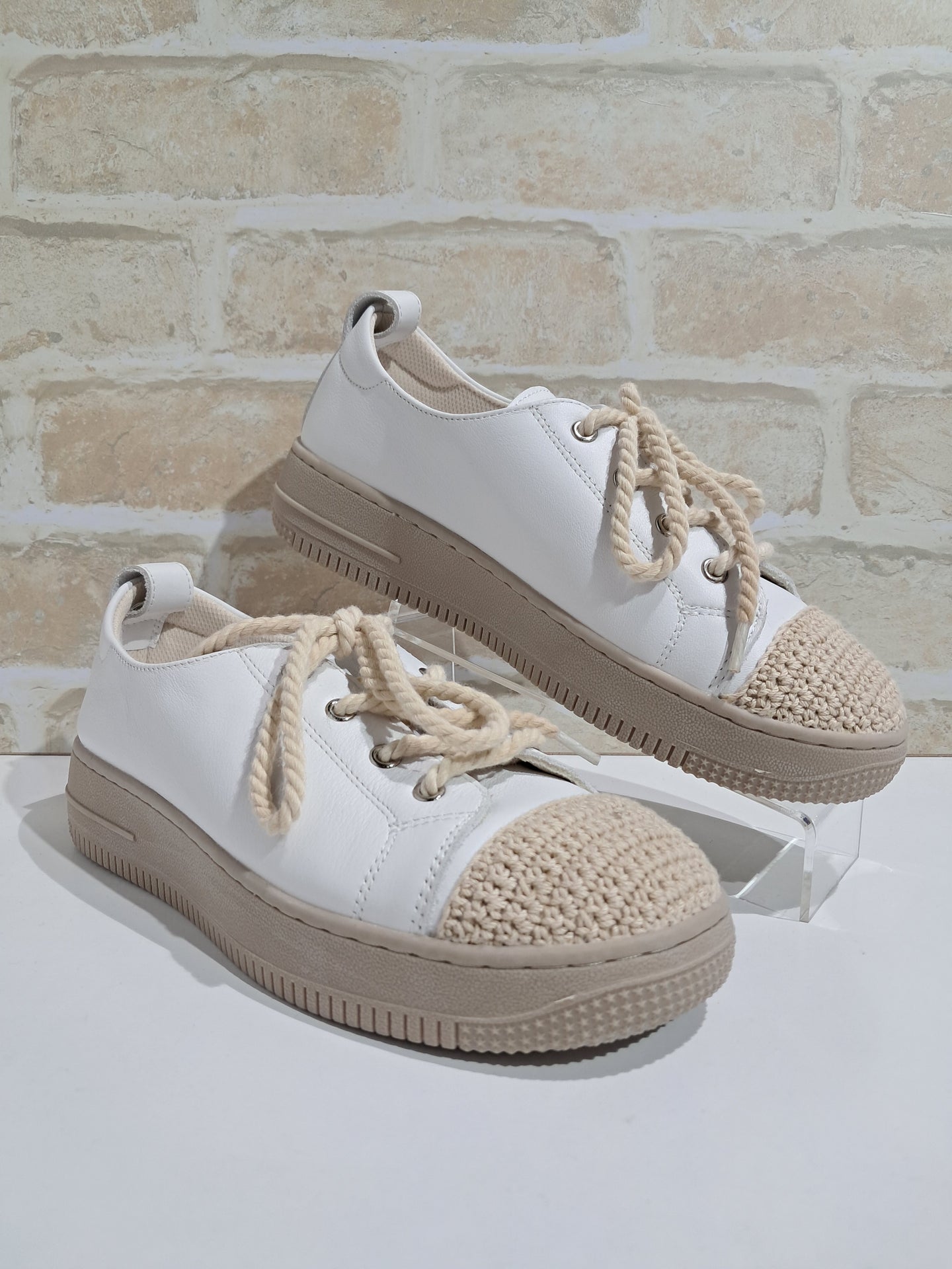 Cabarita White by Hinako