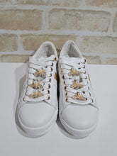 Load image into Gallery viewer, Bee White by Hinako
