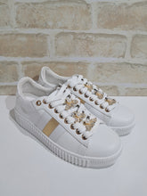 Load image into Gallery viewer, Bee White by Hinako
