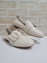 Load image into Gallery viewer, Angourie Ivory by Isabelle
