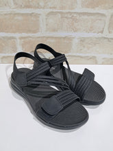 Load image into Gallery viewer, Florrie Black/Black by CC Resorts
