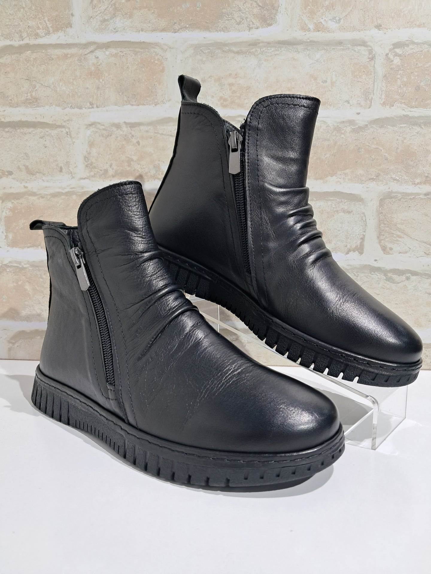 Flor Black Leather by Nu x Neo