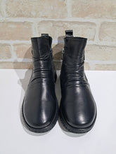 Load image into Gallery viewer, Flor Black Leather by Nu x Neo

