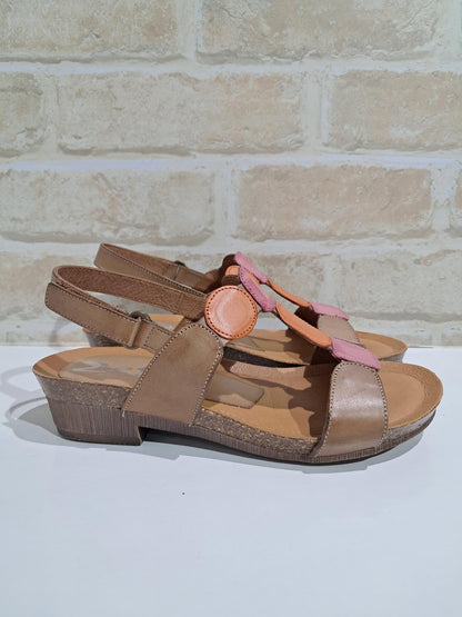 Ivanna Avellana/Pink/Coral