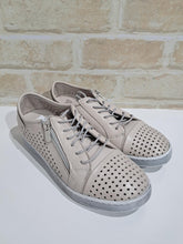 Load image into Gallery viewer, EG17 Taupe by Cabello
