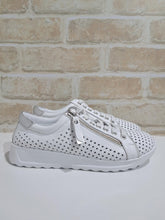 Load image into Gallery viewer, EG256 White by Cabello
