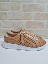 Load image into Gallery viewer, EG256 Tan by Cabello
