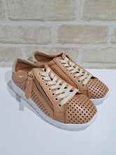 Load image into Gallery viewer, EG256 Tan by Cabello
