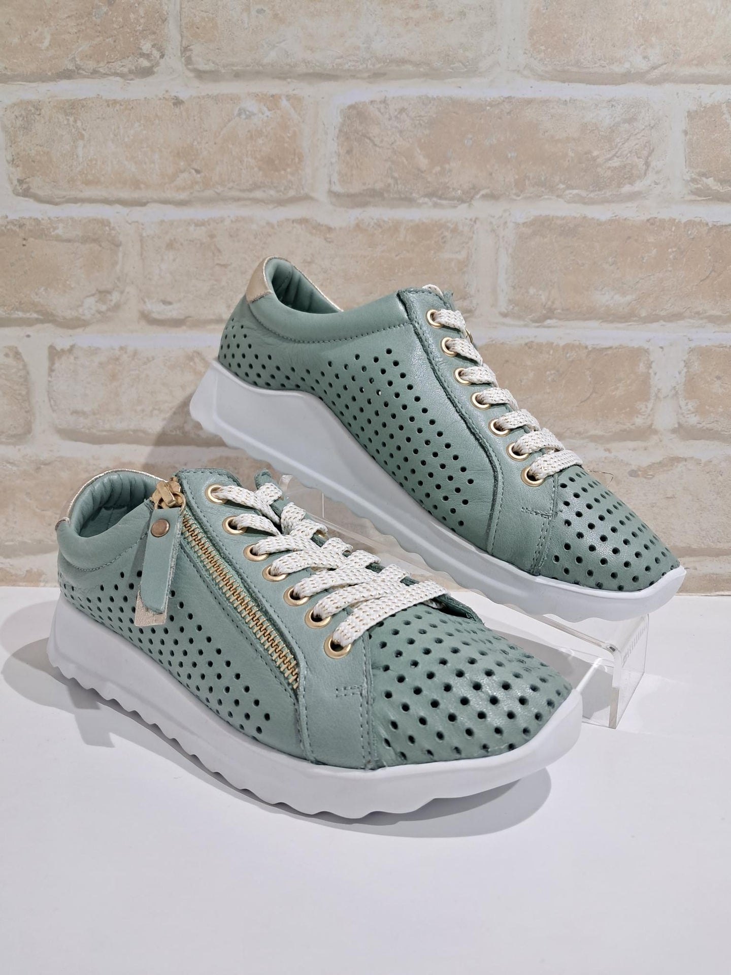 EG256 Emerald by Cabello