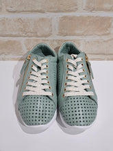 Load image into Gallery viewer, EG256 Emerald by Cabello
