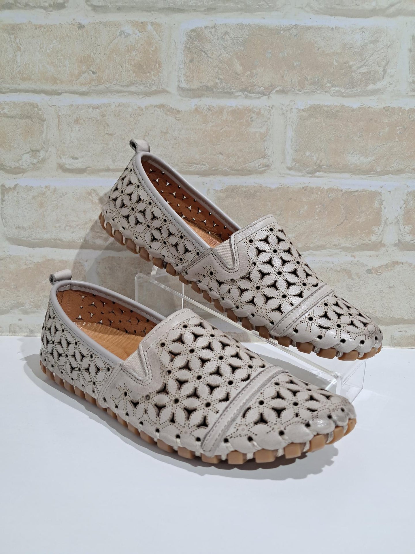 Muriel Taupe by Cabello