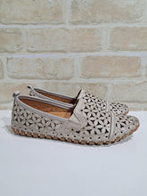 Load image into Gallery viewer, Muriel Taupe by Cabello

