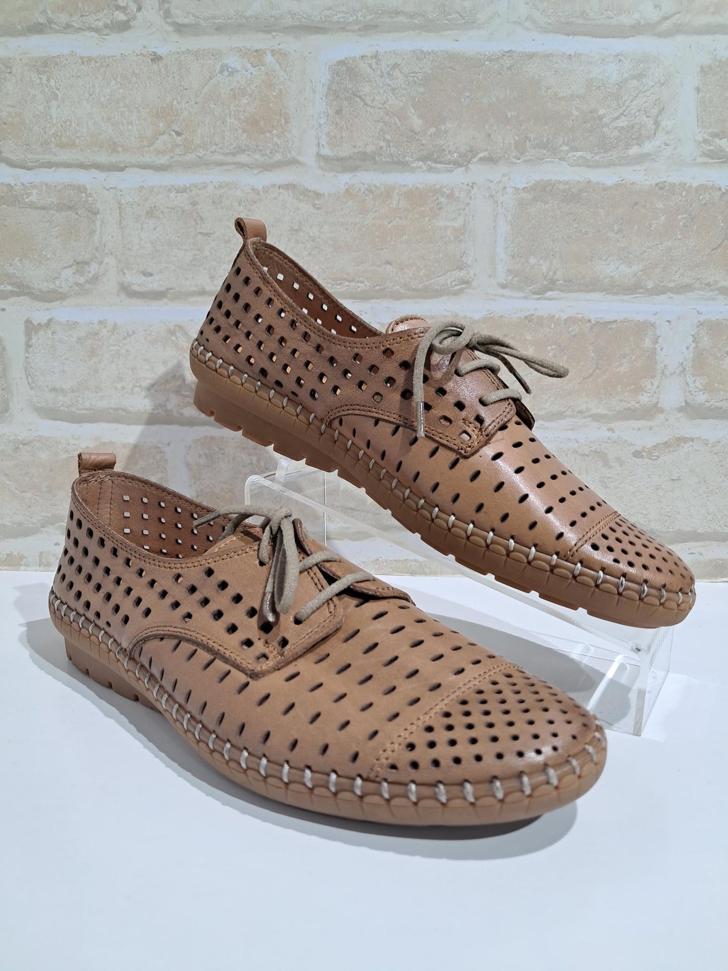 Kroon Tan by Cabello