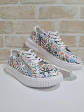 Load image into Gallery viewer, Noble White Floral by Naked Arches
