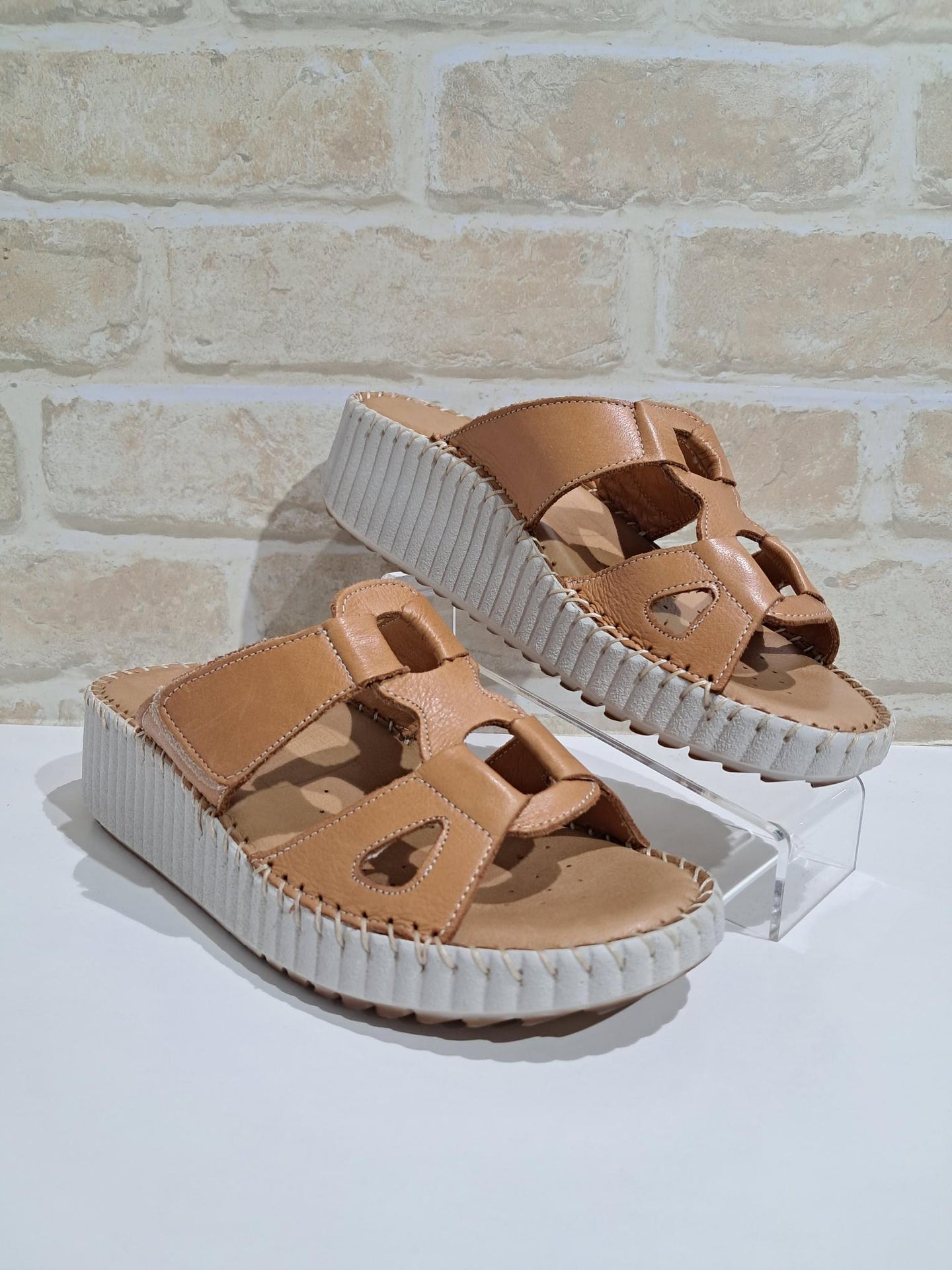 Soxy Tan by Sala