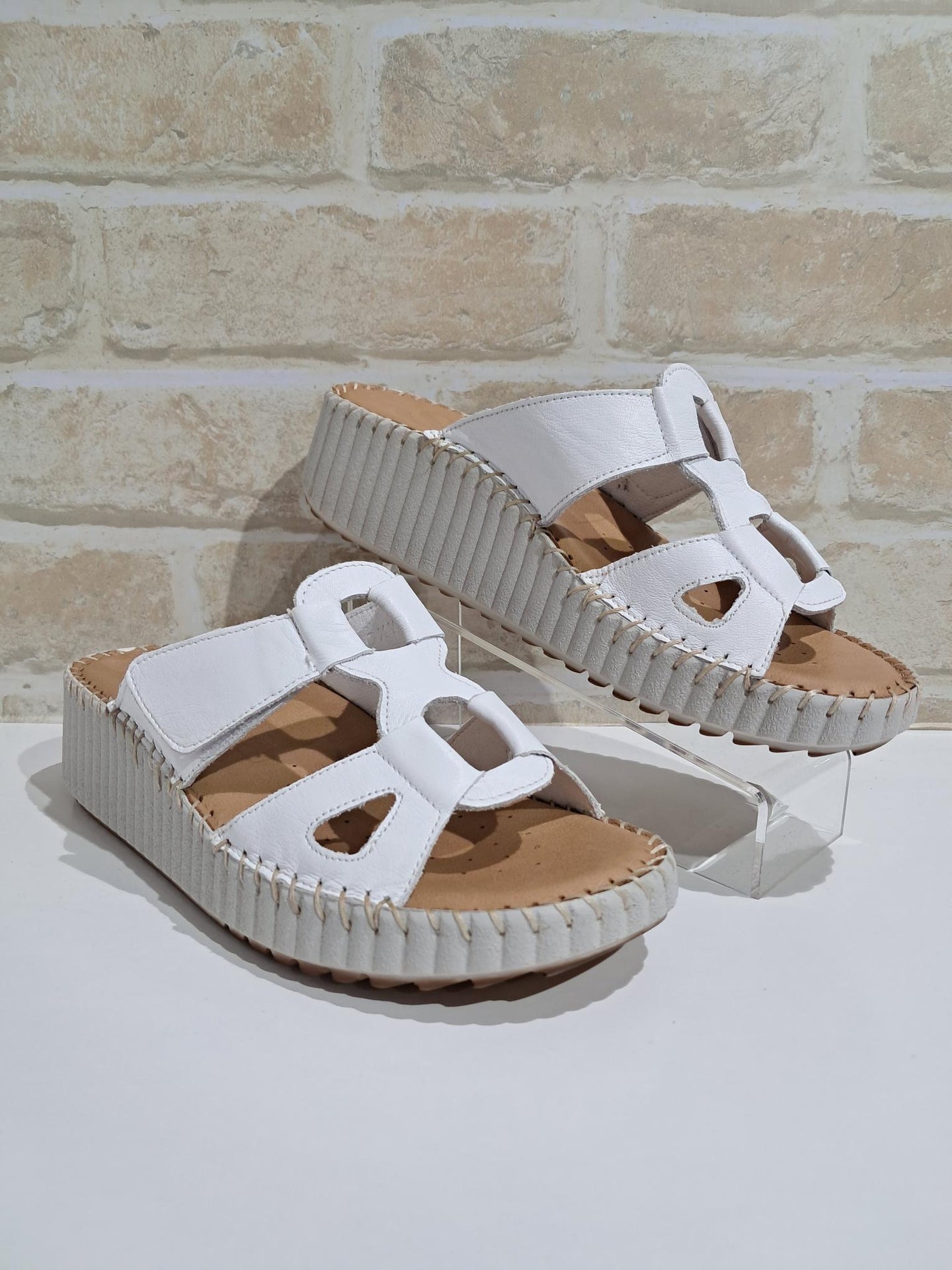 Soxy White by Sala