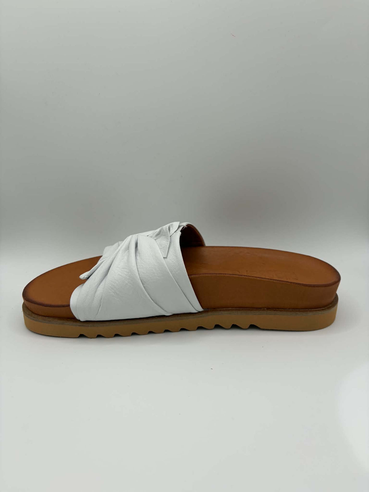 Tubist White/Tan