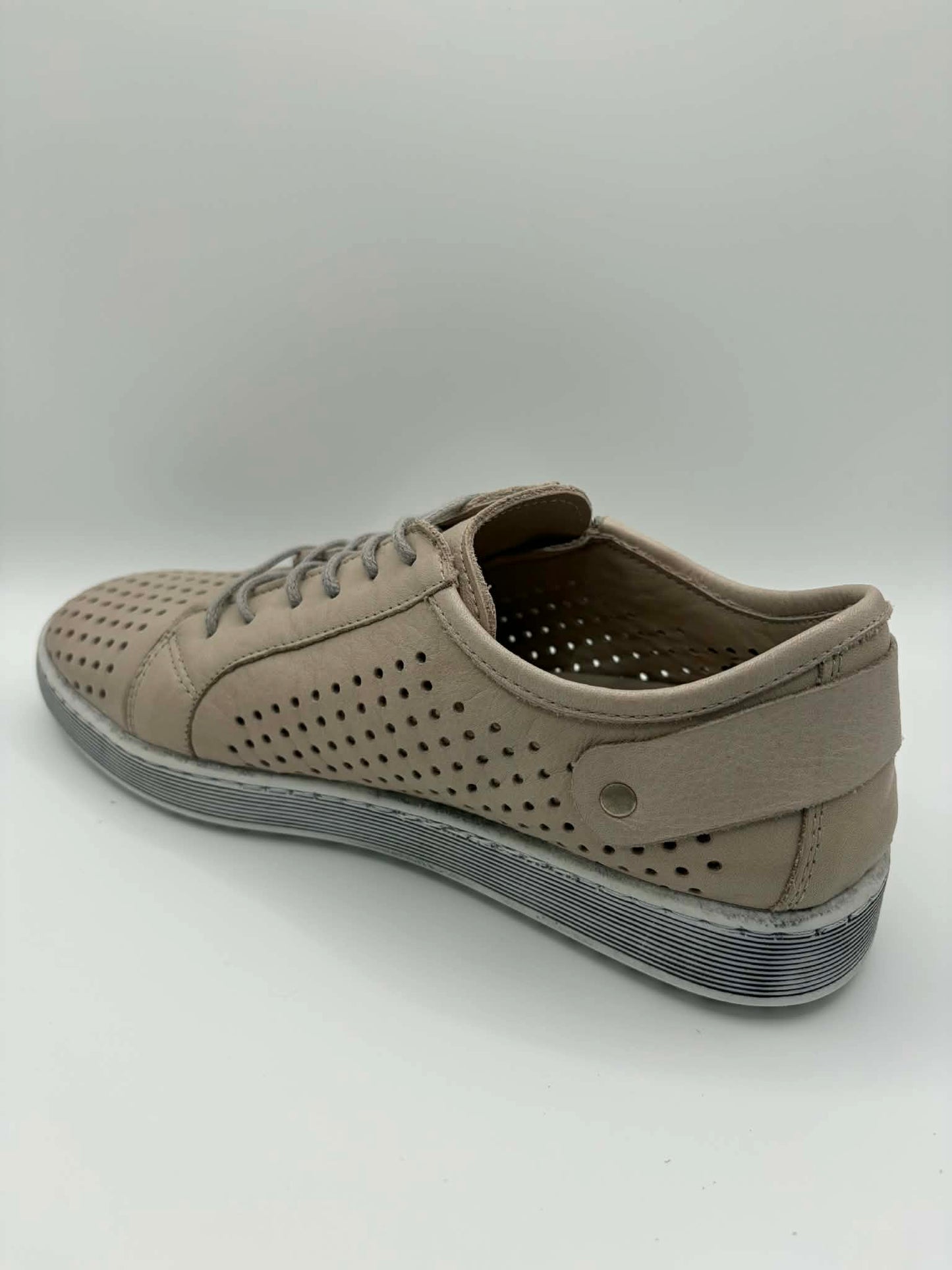EG17 Taupe