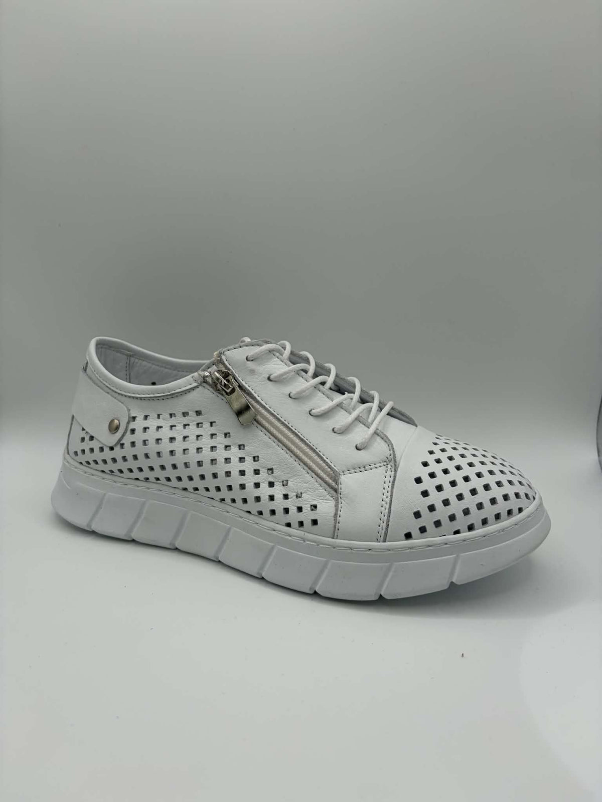 EG172 White