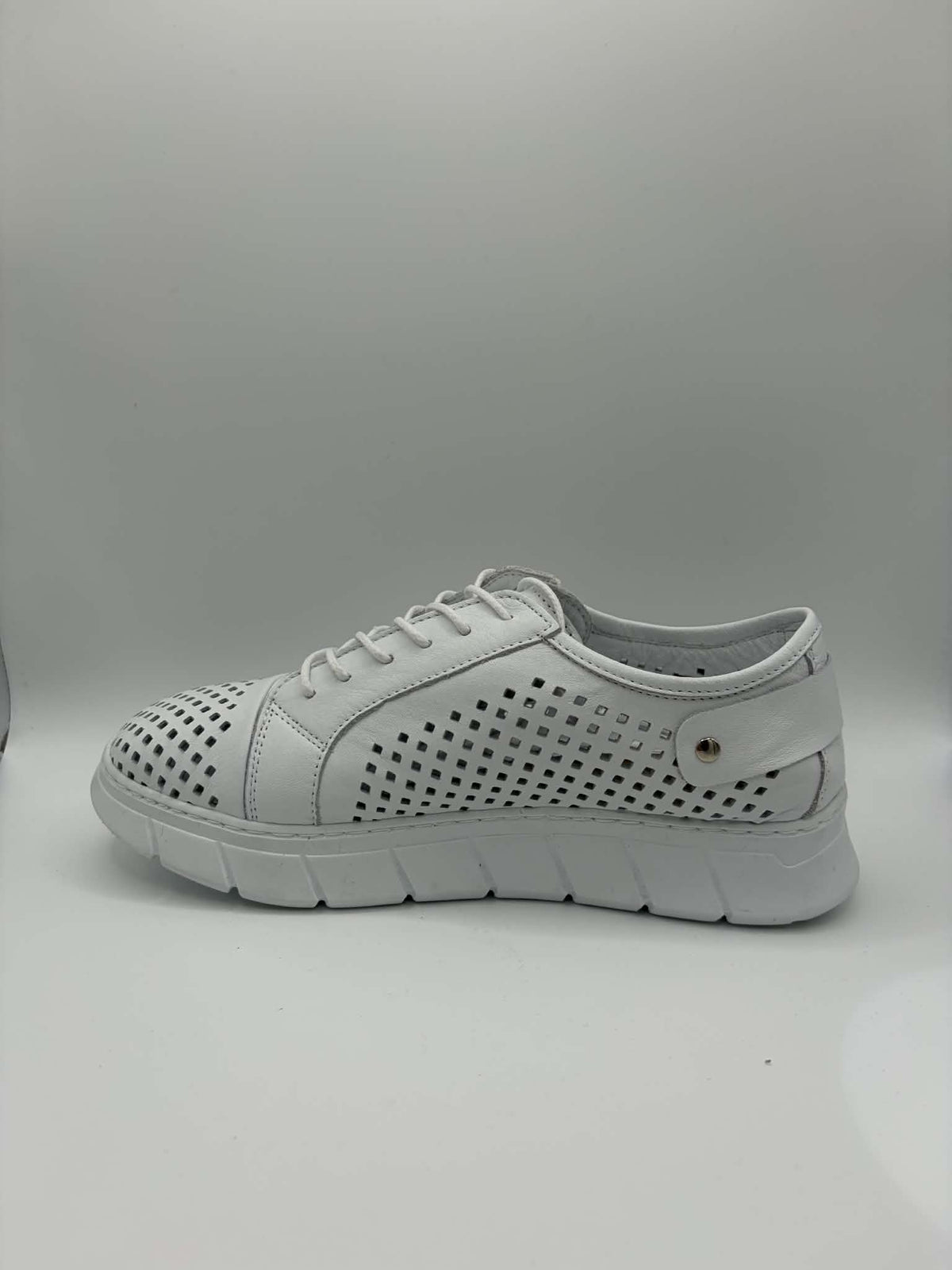 EG172 White