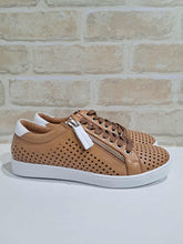 Load image into Gallery viewer, Temple Cognac/White

