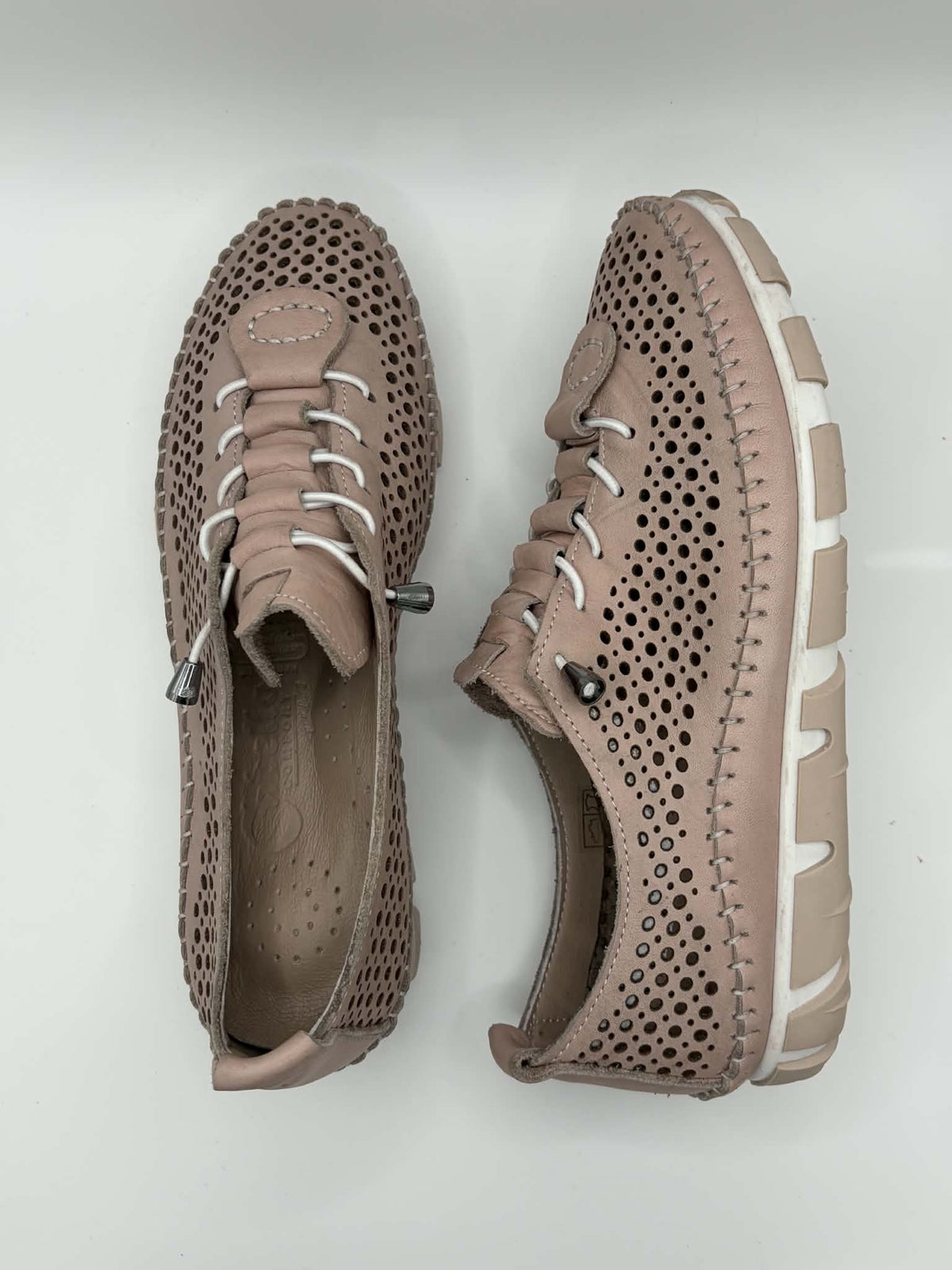 Chin Taupe